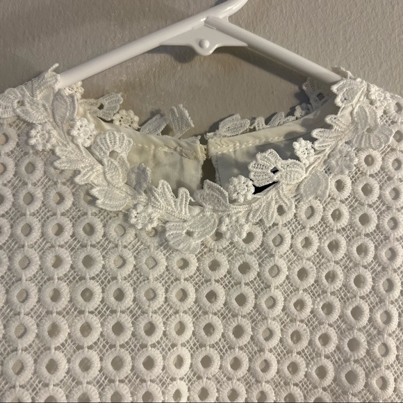 Chic sleeveless top - Picture 2 of 5